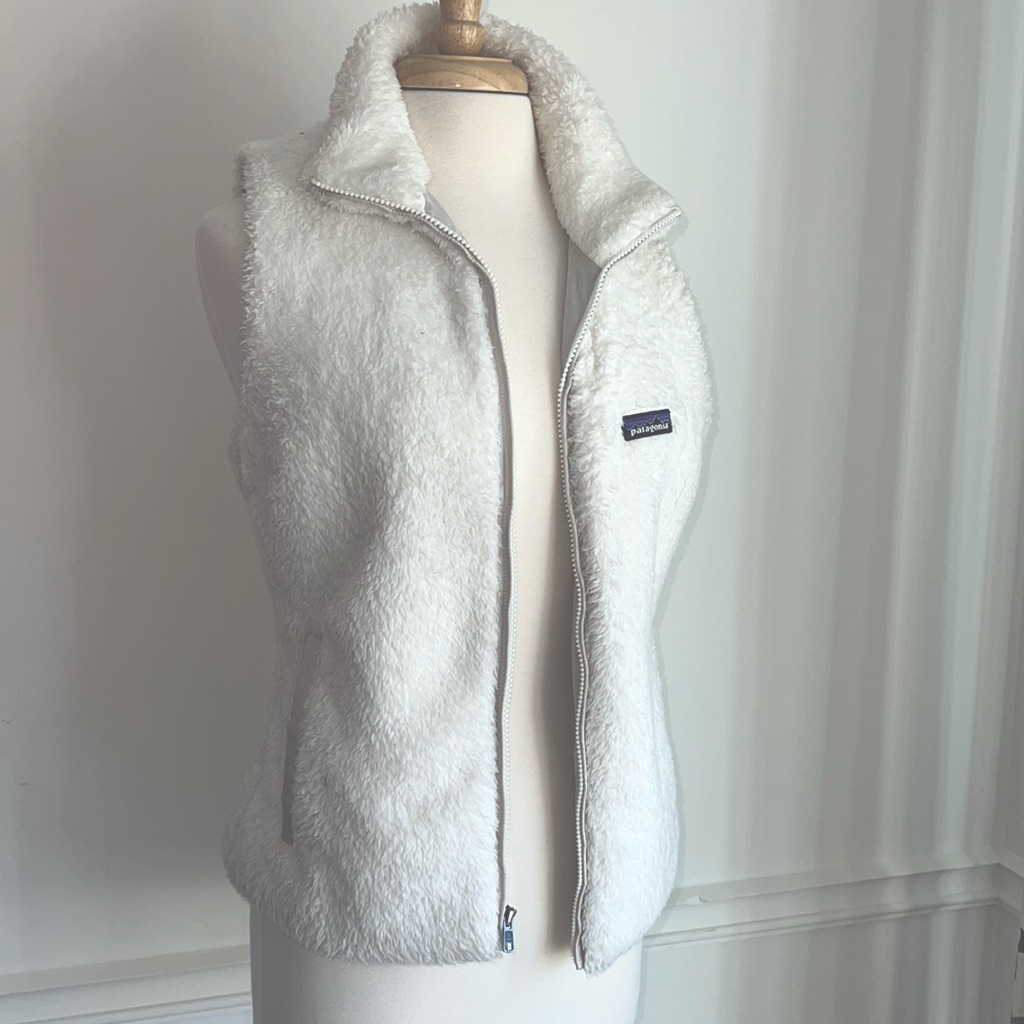 Patagonia Vest In Cream. Size L. Perfect Condition. Zip Front - Side Pockets